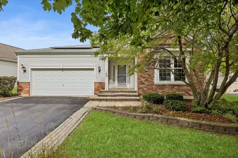 2622 Wessex Dr, West Dundee, IL 60118
