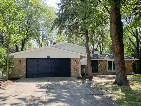 28 W555 Leverenz Rd, Naperville, IL 60564