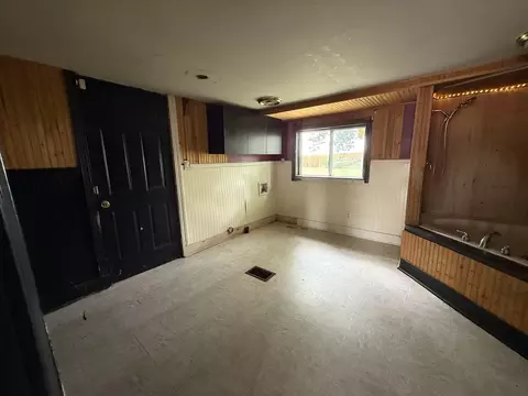 Bath - 315 N Eldon St, Cisco, IL 61830 photo 2 of 2