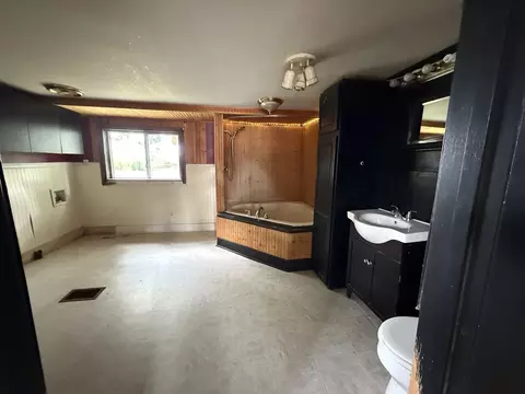 Bath - 315 N Eldon St, Cisco, IL 61830 photo 1 of 2