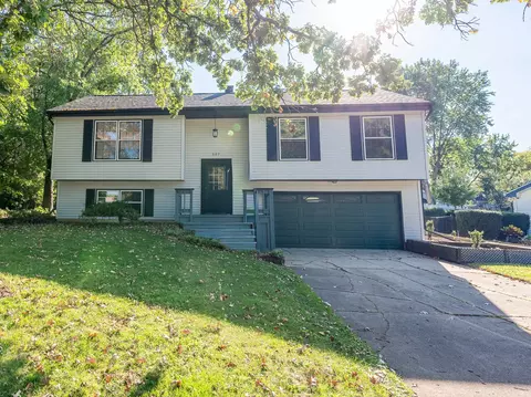 607 Silbury Ct, Mchenry, IL 60050