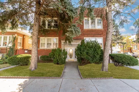 5057 W Roscoe St #2, Chicago, IL 60641
