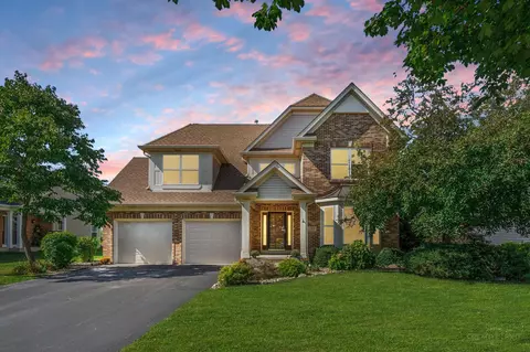 30 Windstone Dr, North Aurora, IL 60542