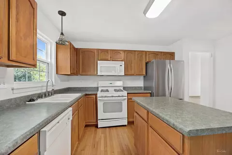 Kitchen - 26314 W Silver Stream Dr, Channahon, IL 60410 photo 2 of 4