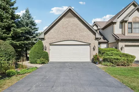 502 Rosebud Dr S, Lombard, IL 60148