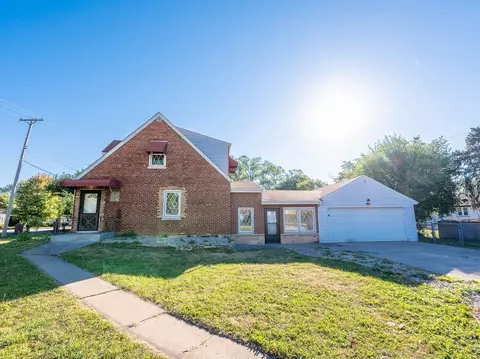 225 N Spruce Ave, Bensenville, IL 60106