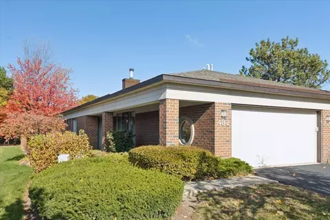 482 Taupo Ln, Deerfield, IL 60015