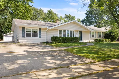 521 Auburn Ln, Schaumburg, IL 60193