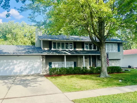 32 Lancaster Ave, Elk Grove Village, IL 60007