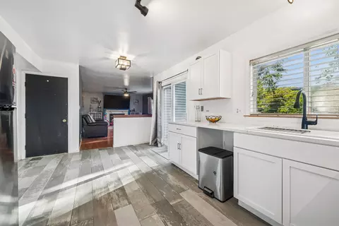 Kitchen - 1535 Teri Ln, Algonquin, IL 60102 photo 2 of 2