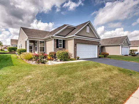 3263 Eastbank Cir, Mundelein, IL 60060