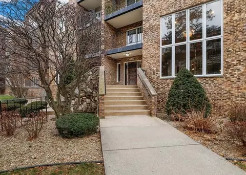 467 Hiawatha Trl #411, Wood Dale, IL 60191