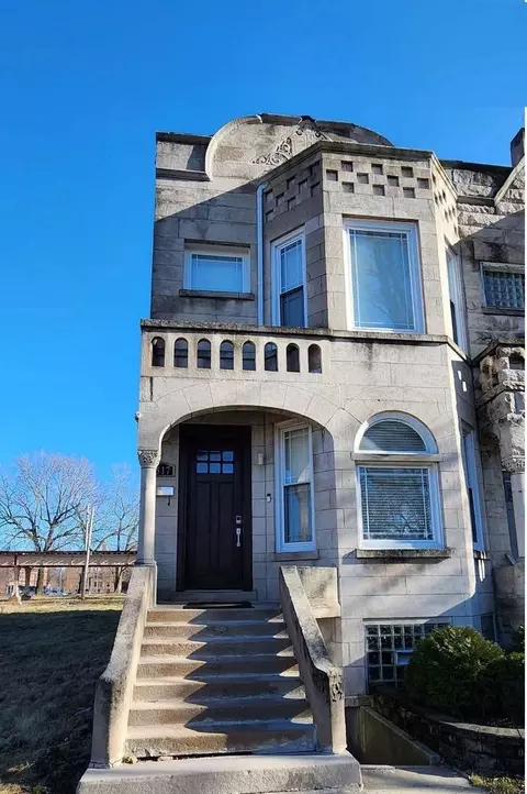 5317 S Prairie Ave, Chicago, IL 60615