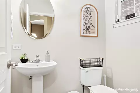 Bath - 507 Legend Ln, Mchenry, IL 60050 photo 1 of 3