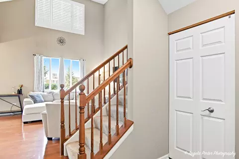 Entry Way - 507 Legend Ln, Mchenry, IL 60050 photo 2 of 5