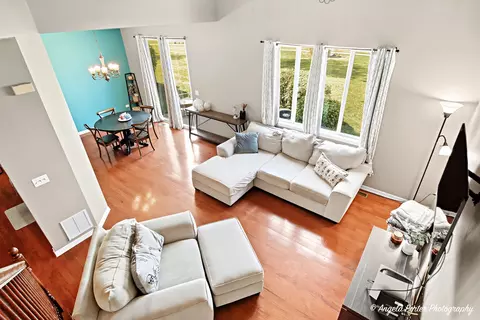 Living - 507 Legend Ln, Mchenry, IL 60050 photo 1 of 4