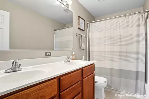 Bath - 507 Legend Ln, Mchenry, IL 60050 photo 3 of 3