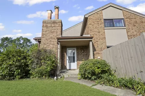 150 Potawatomi Trl #B, Lake Zurich, IL 60047