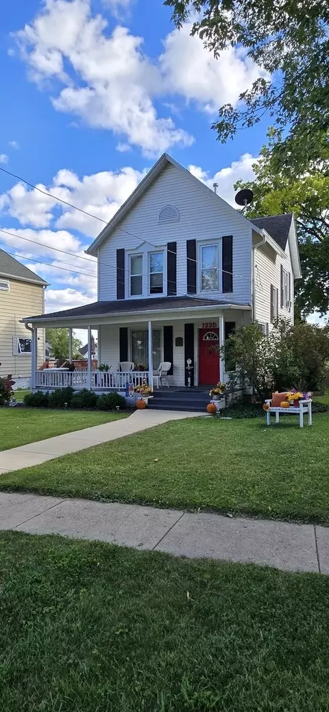 1225 W Lincoln Blvd, Freeport, IL 61032