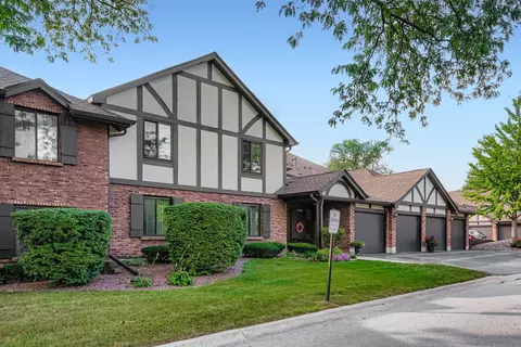 11206 Cottonwood Dr #22D, Palos Hills, IL 60465