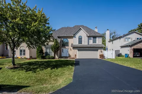 880 S Chatham Ave, Addison, IL 60101