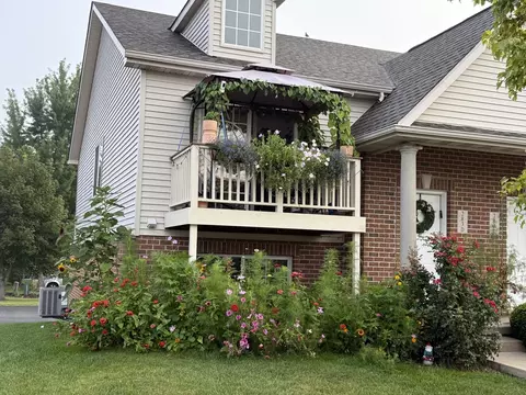 283 Par Five Dr #D, Dekalb, IL 60115