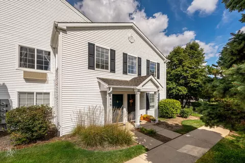 1419 Mcclure Rd #1419, Aurora, IL 60505