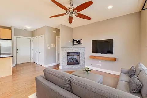 Living - Undisclosed, Chicago, IL 60622 photo 2 of 3