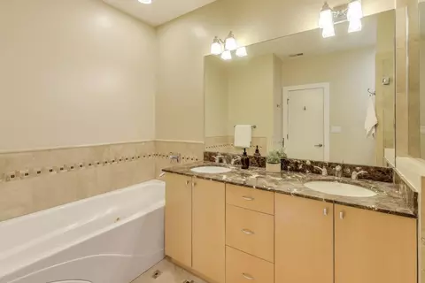 Bath - Undisclosed, Chicago, IL 60622 photo 1 of 3