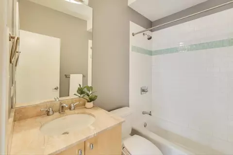 Bath - Undisclosed, Chicago, IL 60622 photo 3 of 3