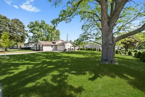Exterior - 3204 E Frontage Rd, Rolling Meadows, IL 60008 photo 10 of 10