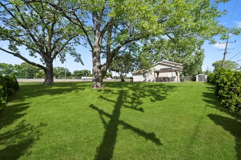 Exterior - 3204 E Frontage Rd, Rolling Meadows, IL 60008 photo 9 of 10