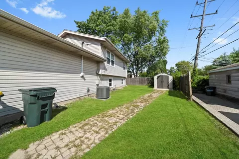 Exterior - 3204 E Frontage Rd, Rolling Meadows, IL 60008 photo 6 of 10