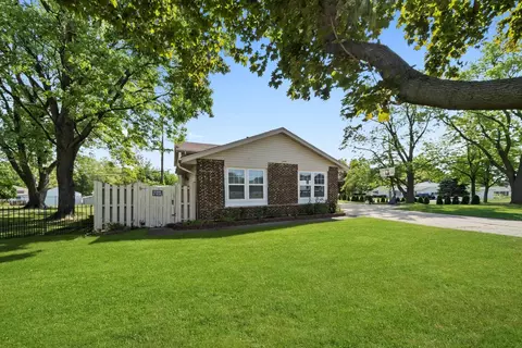 Exterior - 3204 E Frontage Rd, Rolling Meadows, IL 60008 photo 3 of 10