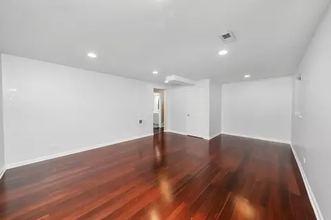 Living - 3204 E Frontage Rd, Rolling Meadows, IL 60008 photo 5 of 6