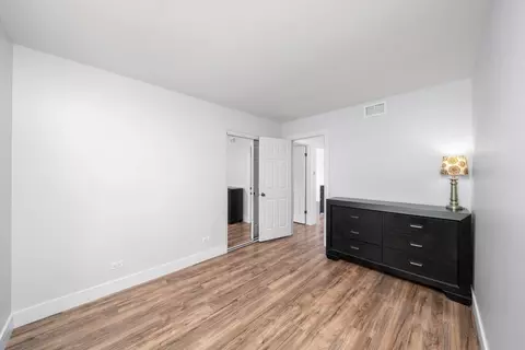 Bedroom - 3204 E Frontage Rd, Rolling Meadows, IL 60008 photo 3 of 5