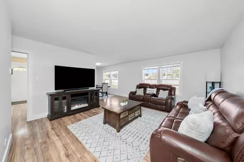 Living - 3204 E Frontage Rd, Rolling Meadows, IL 60008 photo 1 of 6