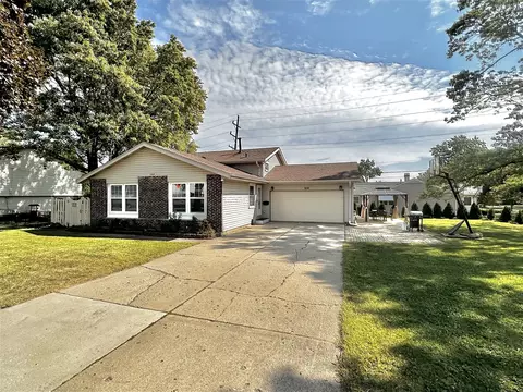 Exterior - 3204 E Frontage Rd, Rolling Meadows, IL 60008 photo 2 of 10