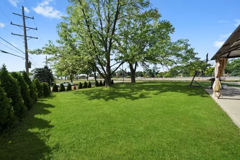 Exterior - 3204 E Frontage Rd, Rolling Meadows, IL 60008 photo 8 of 10