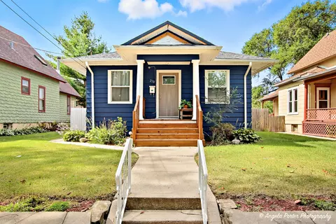 210 Orchard St, Elgin, IL 60123