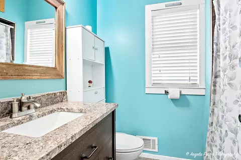 Bath - 210 Orchard St, Elgin, IL 60123 photo 1 of 2