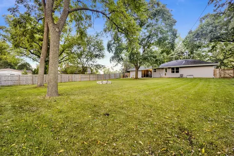 Exterior - 614 Polo Dr, Wheaton, IL 60187 photo 5 of 8