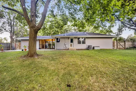 Exterior - 614 Polo Dr, Wheaton, IL 60187 photo 7 of 8
