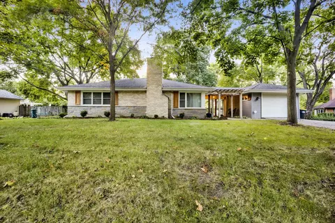 Exterior - 614 Polo Dr, Wheaton, IL 60187 photo 8 of 8