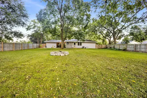 Exterior - 614 Polo Dr, Wheaton, IL 60187 photo 6 of 8