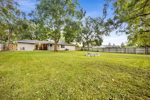 Exterior - 614 Polo Dr, Wheaton, IL 60187 photo 4 of 8