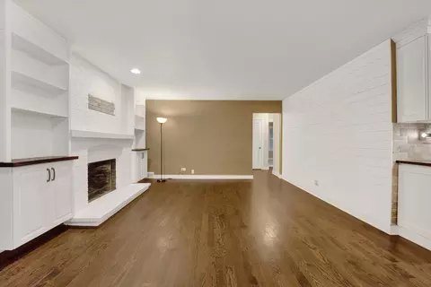 Living - 614 Polo Dr, Wheaton, IL 60187 photo 2 of 4