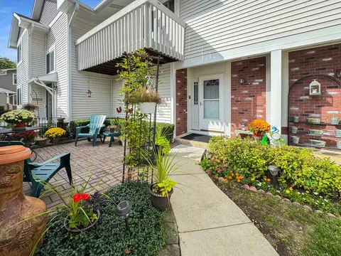 1028 Cumberland Ct, Vernon Hills, IL 60061