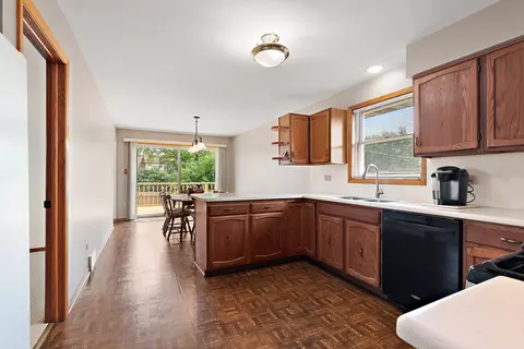 Kitchen - 8525 Massasoit Ave, Burbank, IL 60459 photo 2 of 2