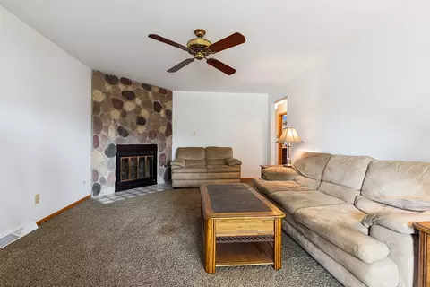 Living - 8525 Massasoit Ave, Burbank, IL 60459 photo 2 of 2